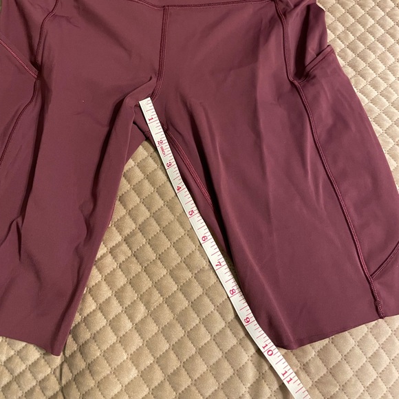Lululemon Fast and Free Biker shorts 10” size 8 - Picture 4 of 9